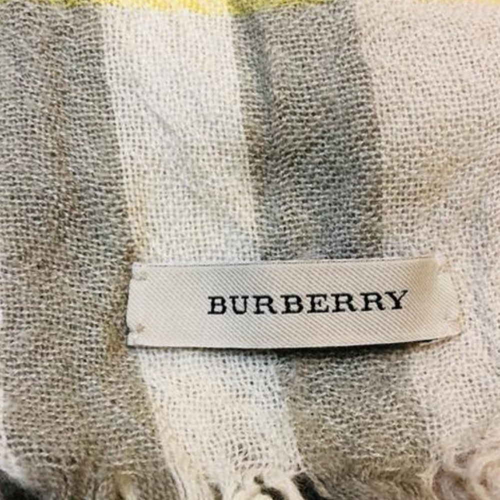 authentic BURBERRY oversized light weight SCARF - Picture 4 of 12